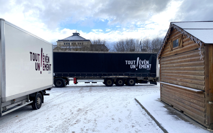 Quarante chalets et la patinoire en train d'être installés par l'entreprise évènementielle
