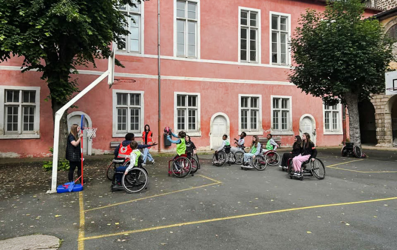 Match de handi-basket pour les élèves