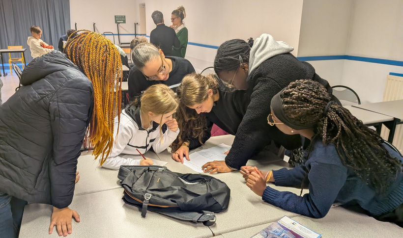 Les élèves du collège Lafayette se mettent dans la peau d'un camarade harcelé. 