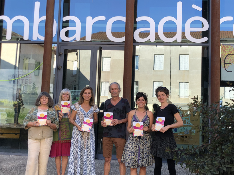 Les nouvelles responsables du Centre culturel l’Embarcadère et les bénévoles de La Barque et Cécile Gallien