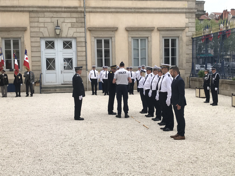 Remise de médaille d'honneur pour les gardiens de la paix.