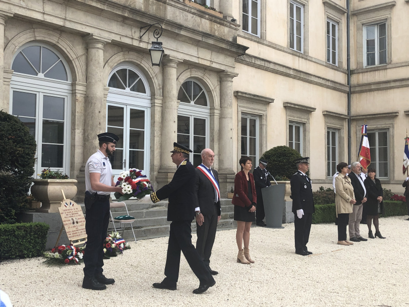 dépôt de gerbe du Préfet de Haute-Loire