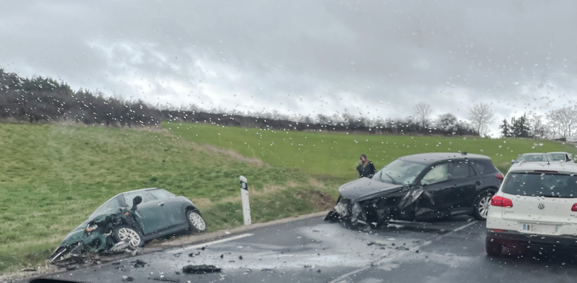 Violent choc pour trois véhicules sur la RN88