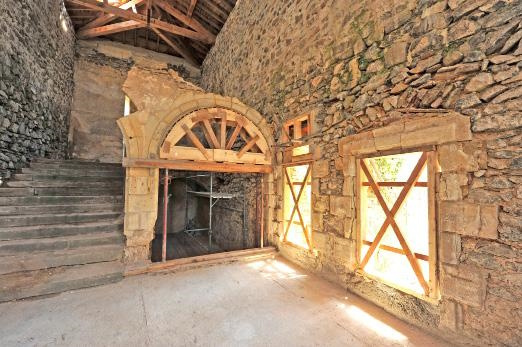 L'intérieur du château, en bon état.
