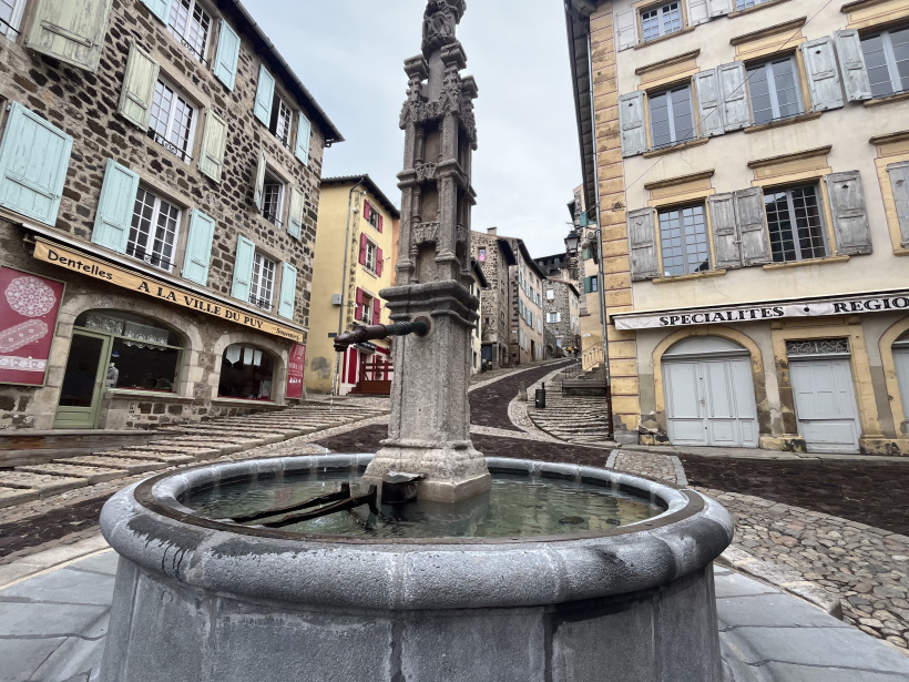 La fontaine refaite à neuf