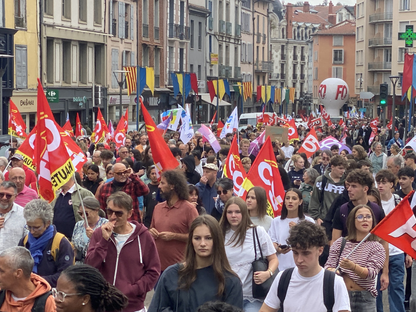 Le boulevard du Breuil, saturé de monde lors de la manifestation du 29 sept 2026.