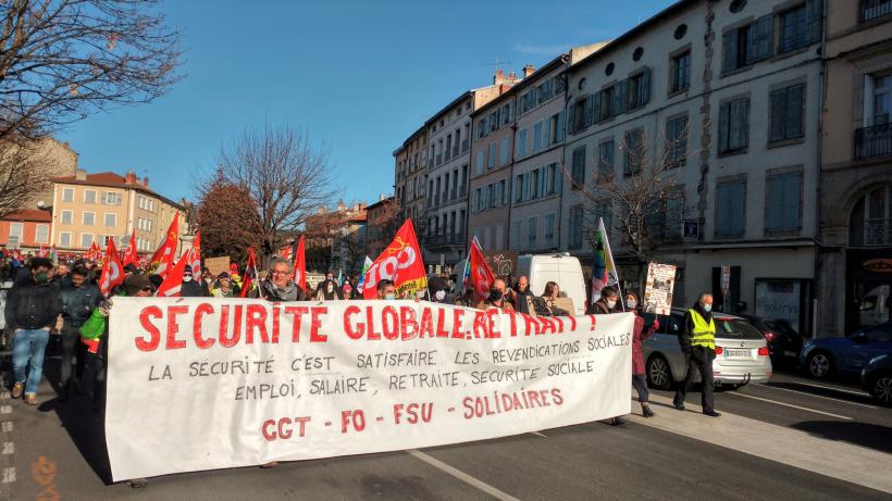 Au Puy, la mobilisation était identique à la semaine précédente : 500 selon les organisateurs, 300 selon la préfecture.