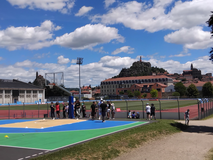 Atelier saut en longueur au stade Massot.