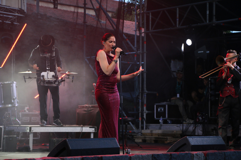 La chanteuse a envoutée le public