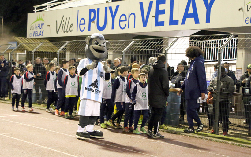 La mascotte a mis l'ambiance dans le stade