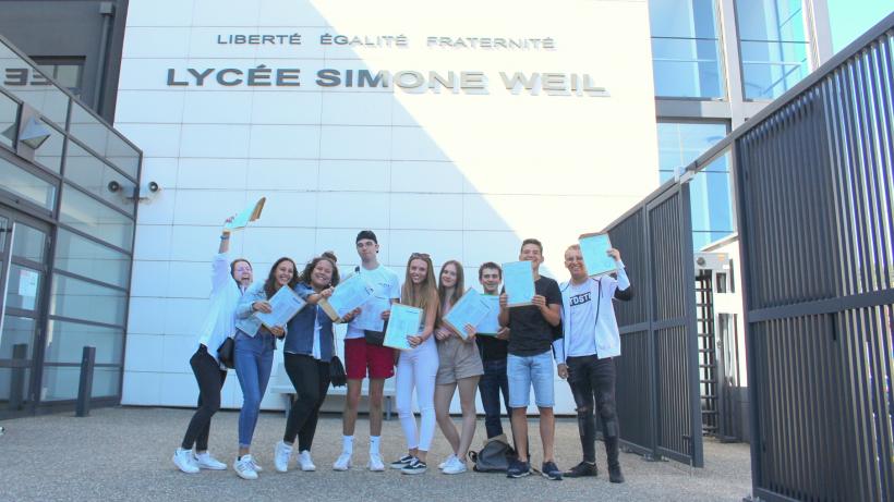 Au lycée Simone Weil du Puy-en-Velay, le jour des résultats du bac 2020.