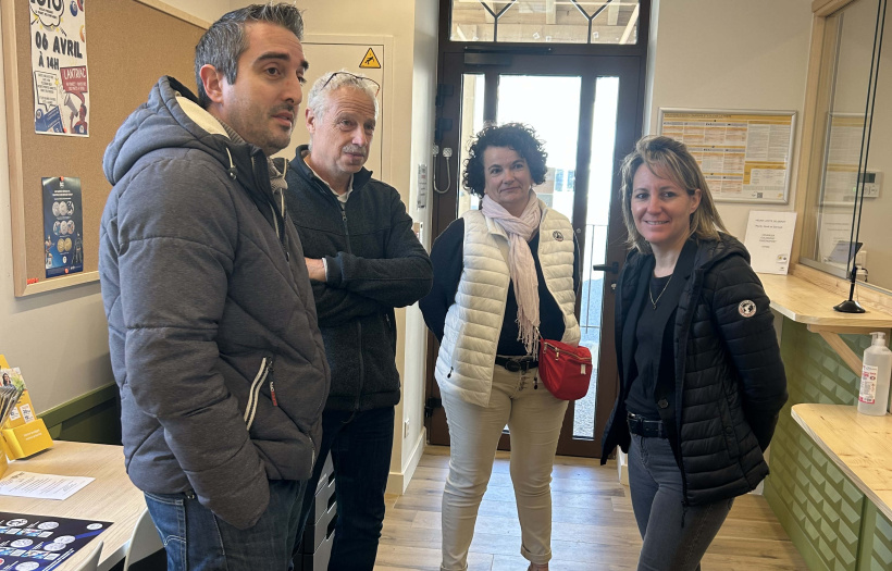 Elus et partenaires présentent le projet à Lantriac. 