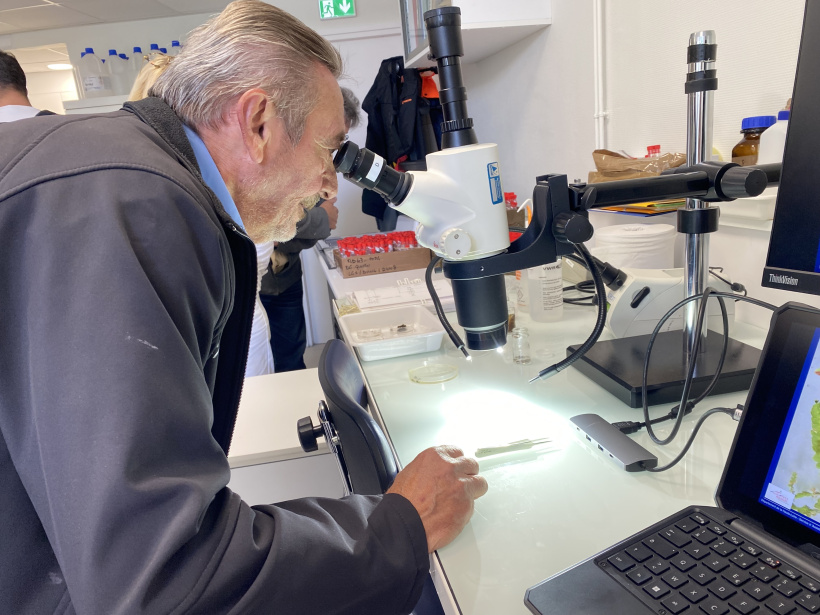 Philippe Delabre, au microscope d'Ingé 43