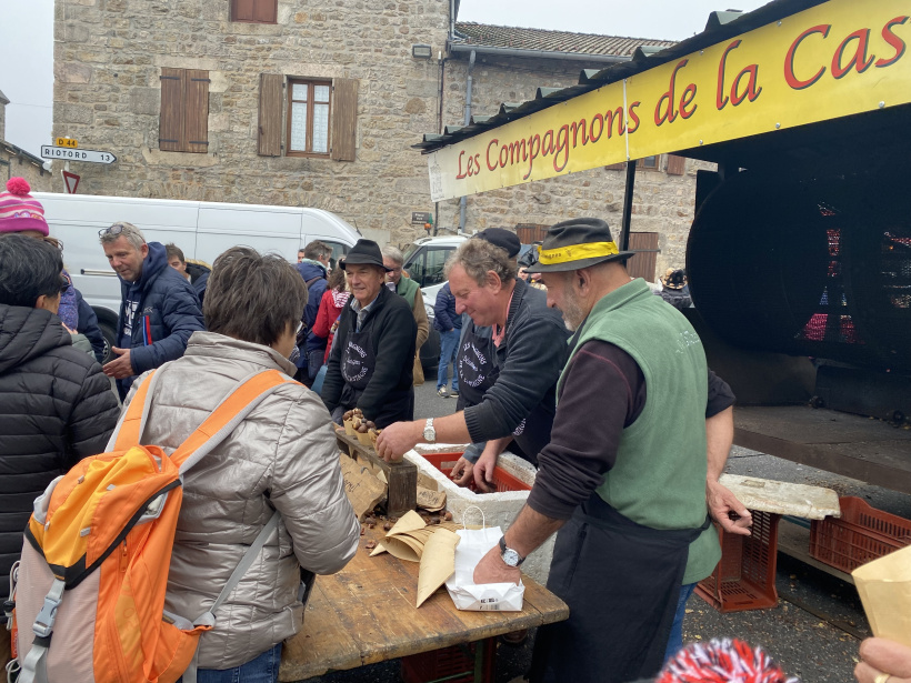 Les compagnons de la Castagne en plein service