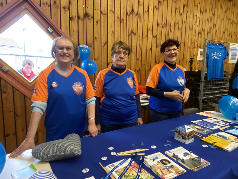 Le stand de la ligue contre le cancer présent pour informer le public