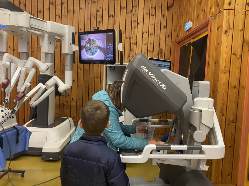 Les participants ont joué aux apprentis chirurgiens