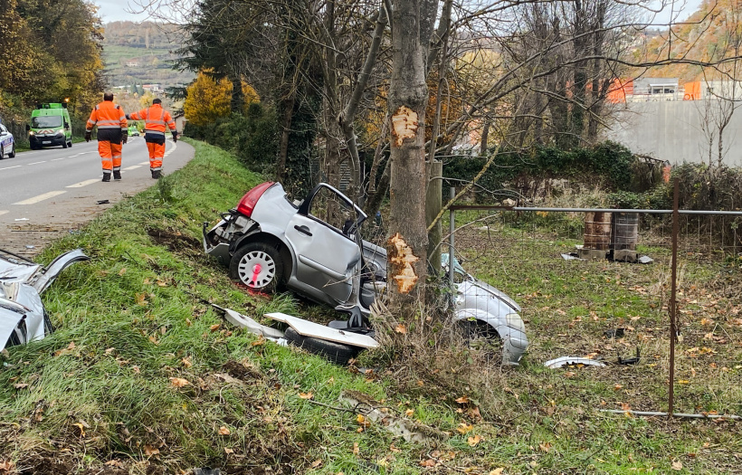 La voiture a fait une sortie de route 