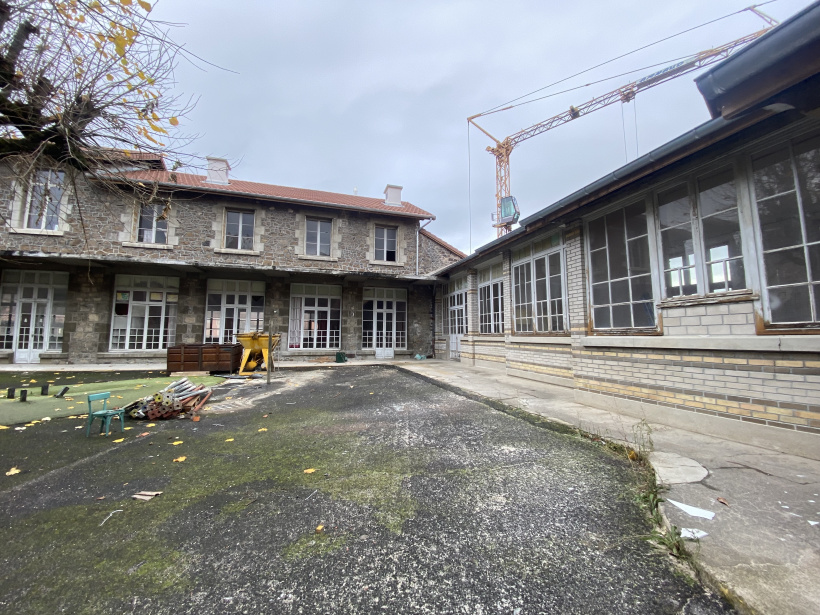 La cour des maternelles en plein chantier