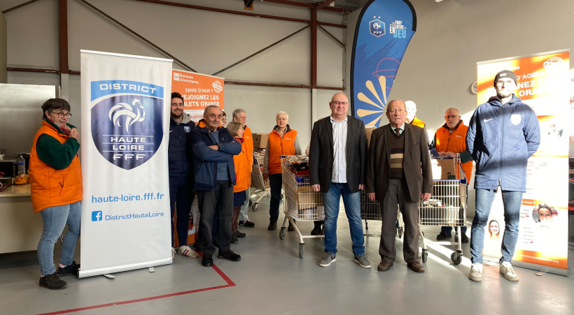 Le district de football a remis 200kg de denrées à la banque alimentaire