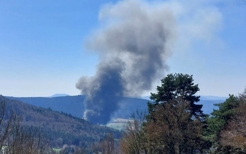 Cette photo de l'incendie a été prise de la commune voisine du Pertuis. 