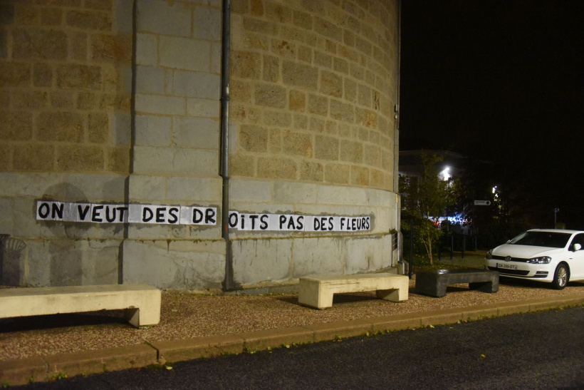 Message contre les violences faites aux femmes et aux enfants.