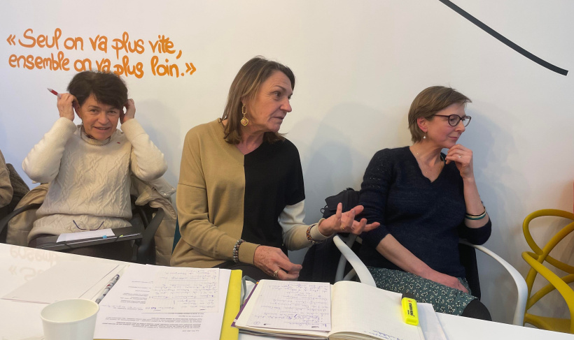 Les assos Jalmalv (à gauche) et Alliance Vita (à droite) autour d'Isabelle Valentin.