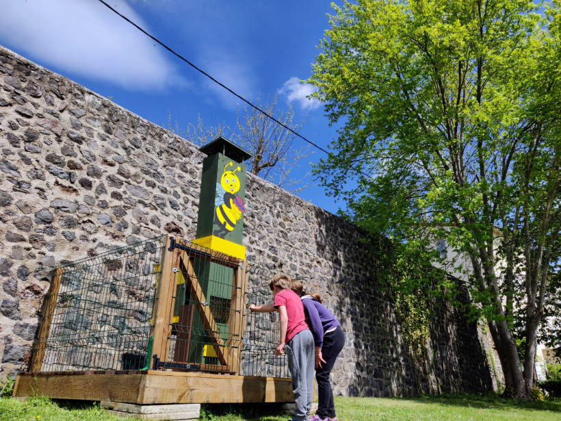 Les abeilles ont emménagé depuis peu au jardin public Jacques Viscomte de Vals.