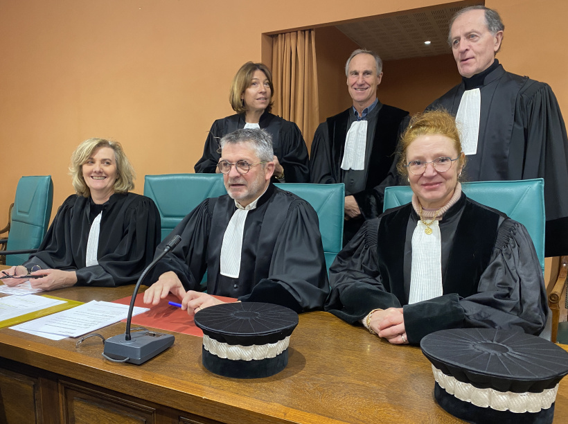 Karyn Pailhes (assise à droite) est la nouvelle juge du Tribunal de Commerce du Puy.