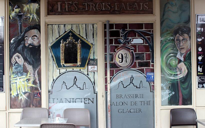 Le salon de thé l'Anicien est devenu la taverne des Trois Balais.