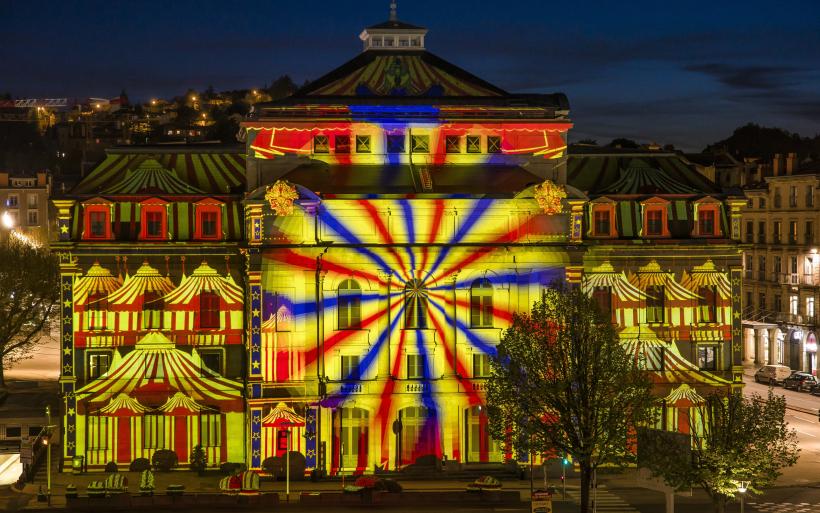 Projection sur le Théâtre du Puy-en-Velay.