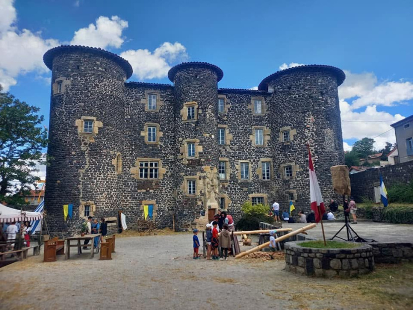 L'impressionnant château du Monastier-sur-Gazeille.