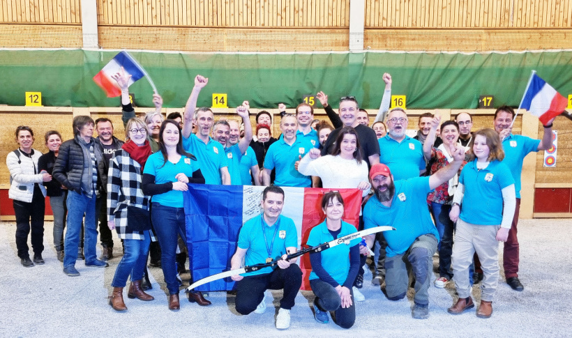 L'équipe de la Première compagnie des Archers du Velay. 