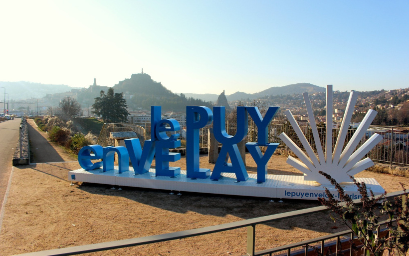 Le Logo de la Ville du Puy-en-Velay et sa coquille Saint-Jacques. 