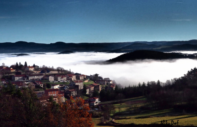 Quand la cité de Malpas se réveille doucement, nappée d'une brume majestueuse.