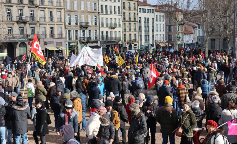 Le monde afflue sur le Breuil longtemps après que la tête du cortège soit arrivée.