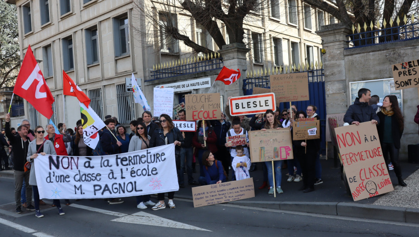 Des parents ensemble pour sauver la classe des écoles de leur commune.