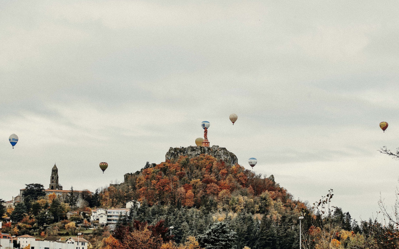 18 ballons se sont envolés vendredi 5 novembre au Puy-en-Velay