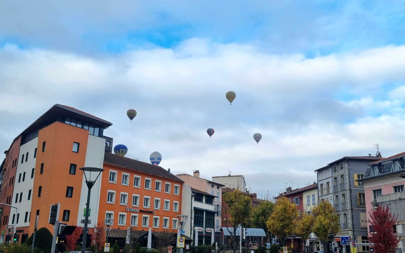 Des montgolfières au dessus du Puy-en-Velay