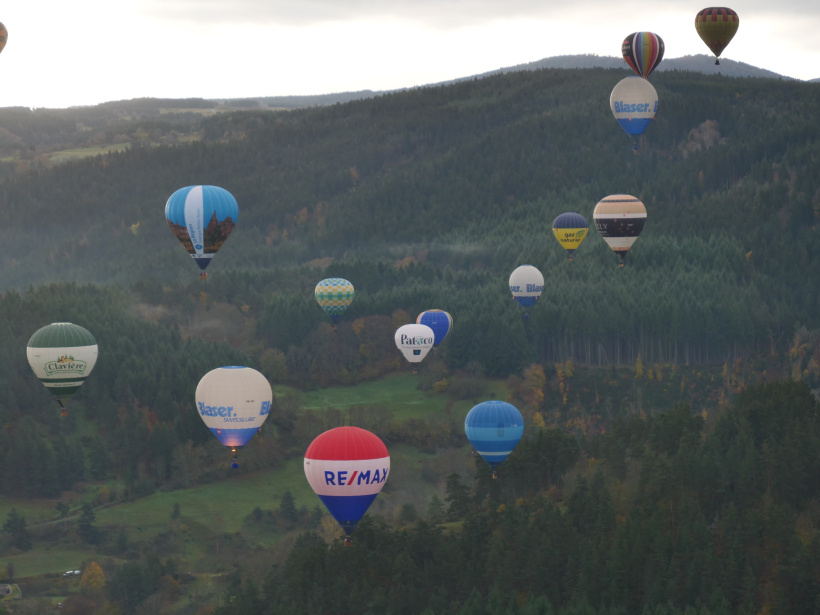 Plus d'une vingtaine de montgolfières en vol dans le ciel altiligérien