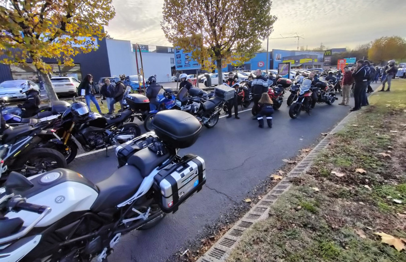 Les accès occupés quelques temps par les 250 bikers ce samedi 26 novembre au Puy