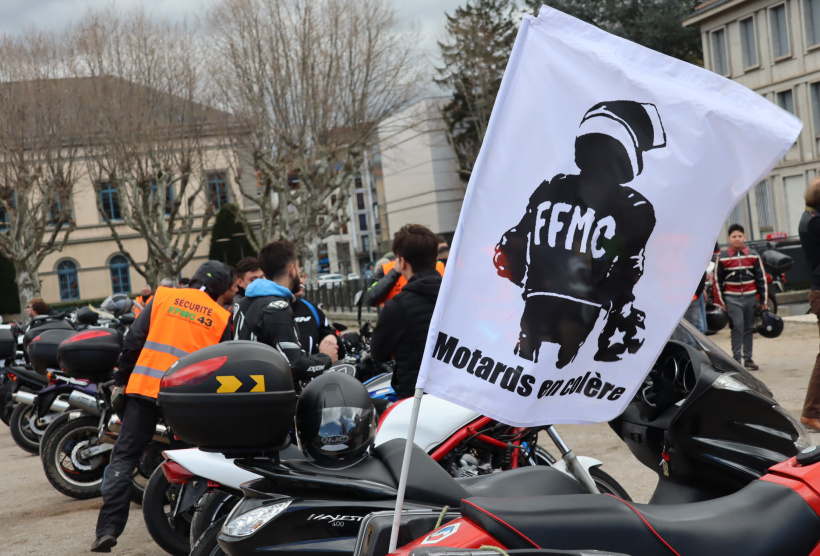 Plus de 200 motards ont participé à cette démonstration de force contre le "contrôle tech"