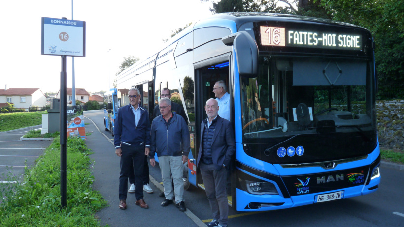 Les élus de l'Agglo du Puy ont présenté les nouveaux autobus des Tudip. 