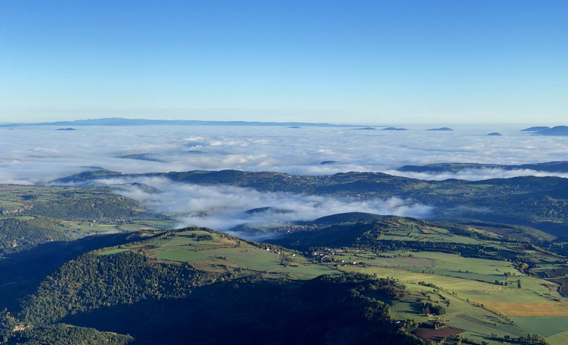 La mer de nuage, emmitouflant le bassin ponot et ses rivages. 