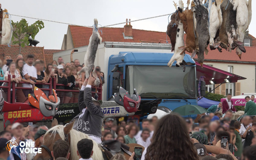 Tradition du "Cou de l'oie" à St Bonnet-Près-Riom, en 2023
