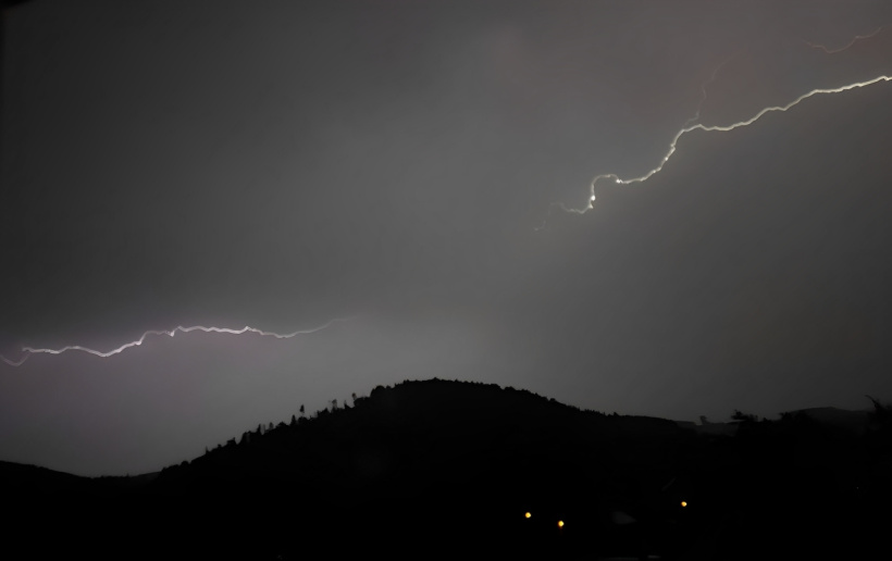 Les éclairs ont traversé le ciel sur le secteur d'Yssingeaux