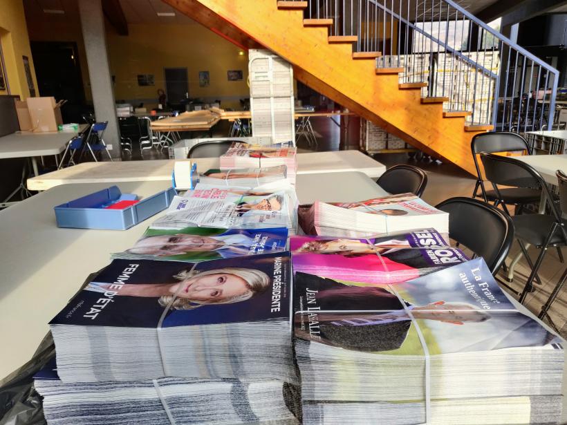 Les déclarations et bulletins des candidats mis sous plis au Palais des spectacles de Vas