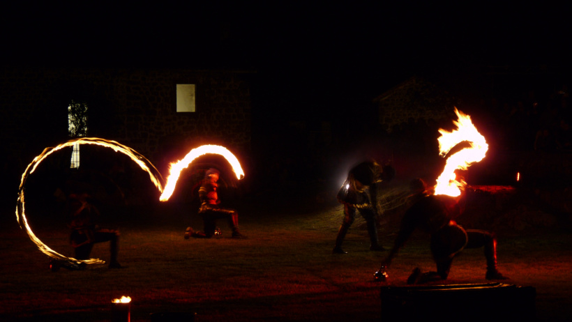 Spectacle de feu à la forteresse de Polignac