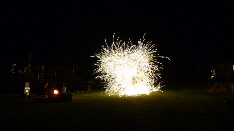 Spectacle de feu à la forteresse de Polignac