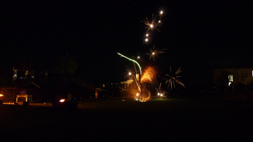 Spectacle de feu à la forteresse de Polignac