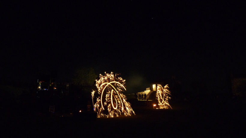 Spectacle de feu à la forteresse de Polignac